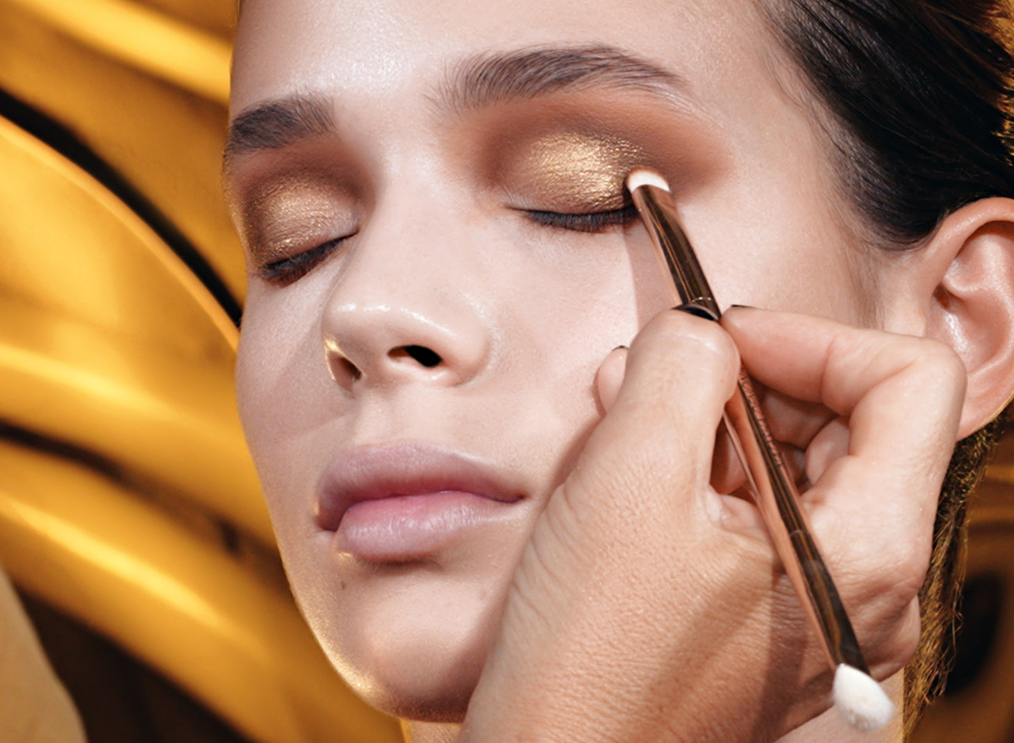 GoldenCollectio_HowToUse_IL_eyes.jpg