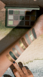 פלטת צלליות לעיניים מידי גלום - MIDI GLOOM EYESHADOW PALETTE